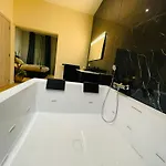 Exotique Avec Bain Balneo * リエージュ